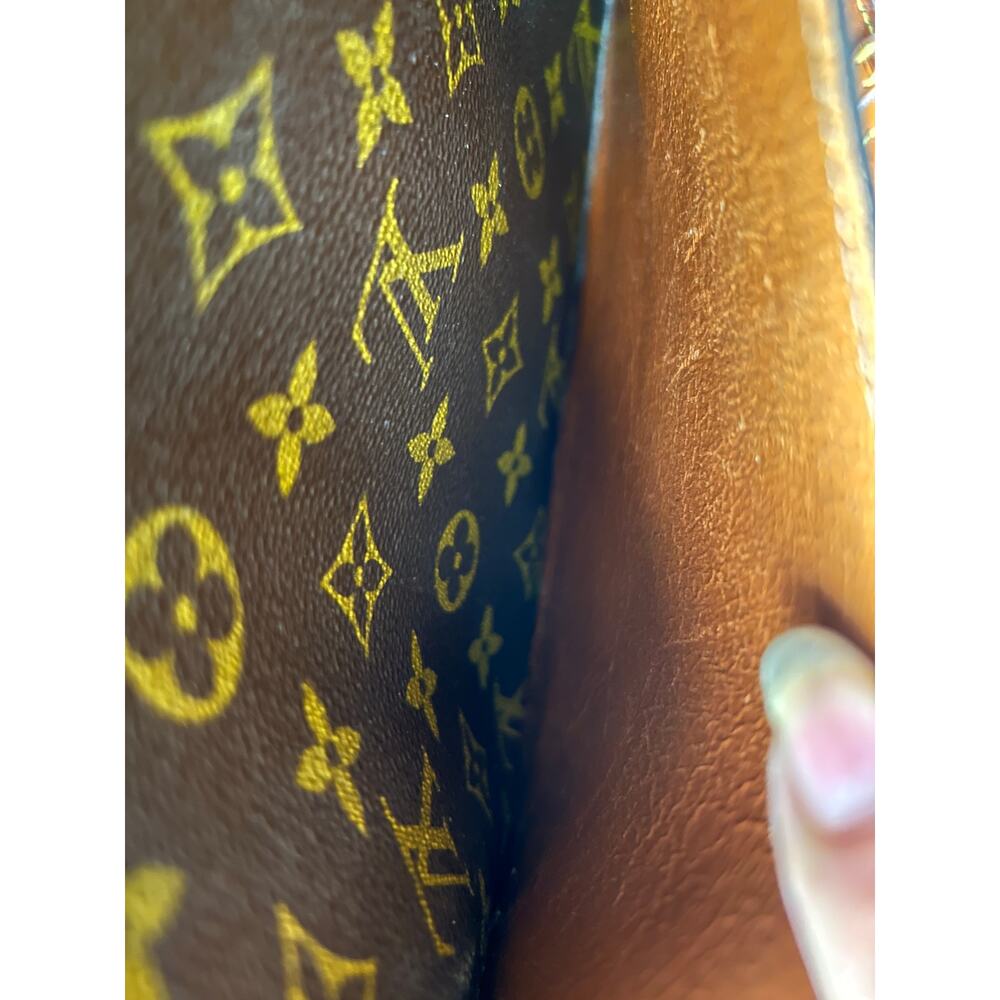Louis Vuitton Vintage Saint Cloud Monogram GM Crossbody Bag (60s-80s) - Picture 6 of 15